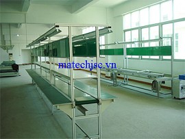 Băng truyền có dàn đèn và bảng treo tài liệu