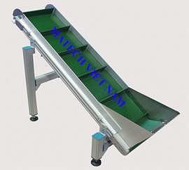 Băng tải PVC nghiêng khung nhôm