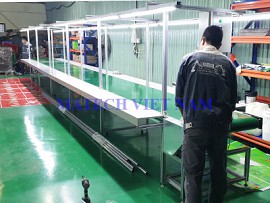 Băng tải PVC khung nhôm định hình có mặt bàn phụ dài 11m