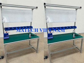 Bàn thao tác khung nhôm có đèn, bảng treo đồ và hộp để dụng cụ