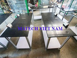 Bàn thao tác khung nhôm mặt đá dùng để test bếp từ nhà máy Sunhouse