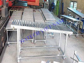 Băng tải con lăn thép mạ kẽm dài 2,5 mét